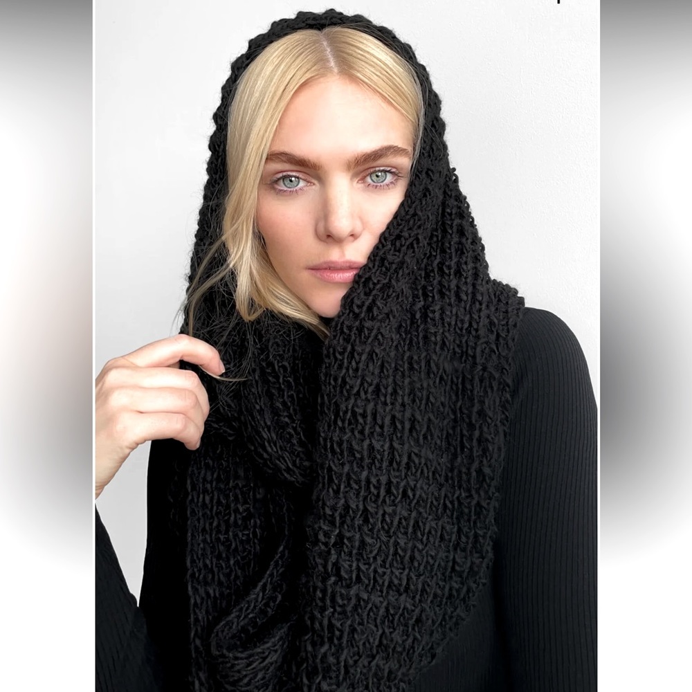 NWT Black chunky knit convertible Infinity scarf cape muffler wrap shawl hood lg
